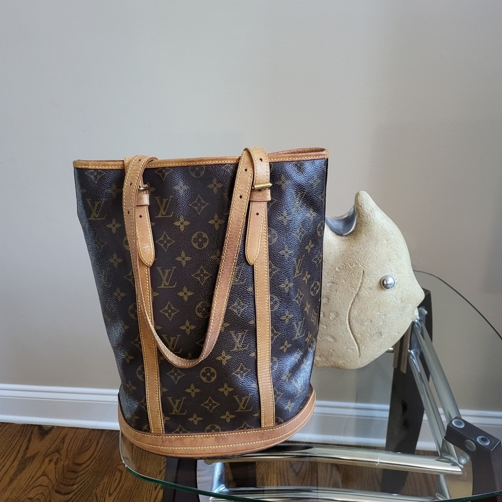 Louis Vuitton Monogram Bucket 27 GM Shoulder Bag..  Authentic,,w/COA...